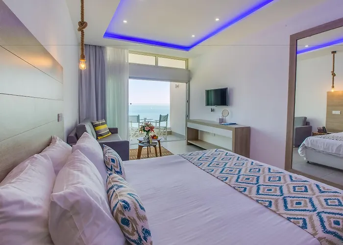 Island Boutique Ларнака