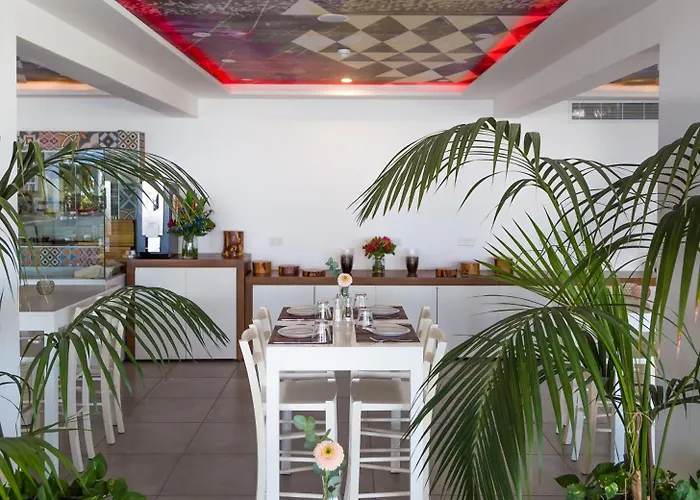 Отель Island Boutique