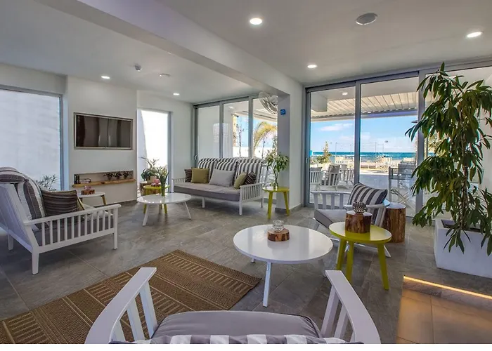 آيلاند البوتيكي لارنكا