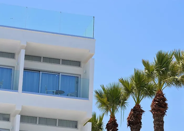 آيلاند البوتيكي 3* لارنكا